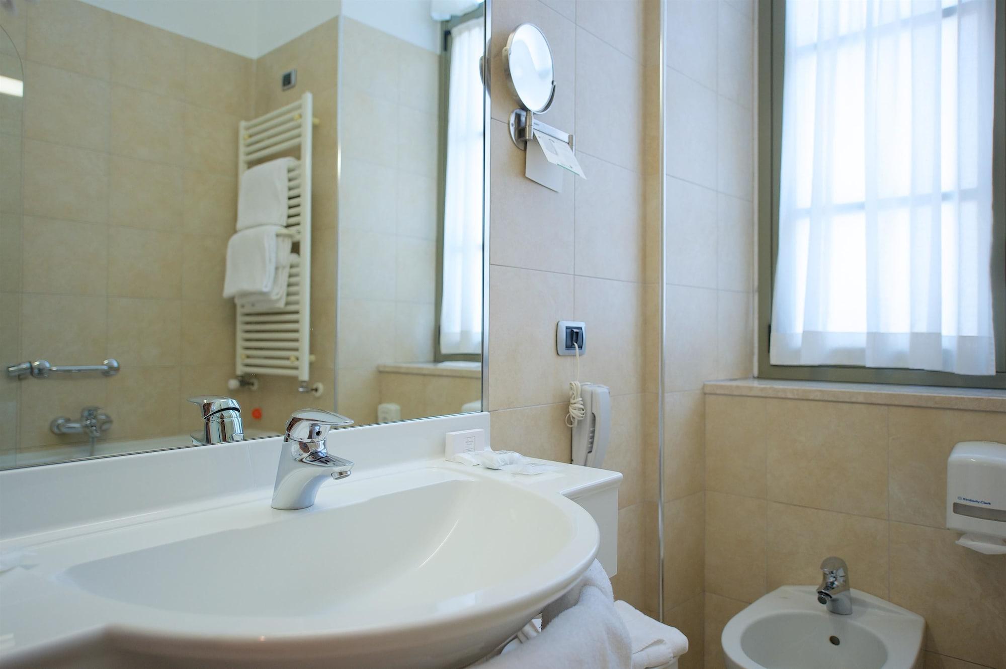 Western Crystal Palace Hotel 4*