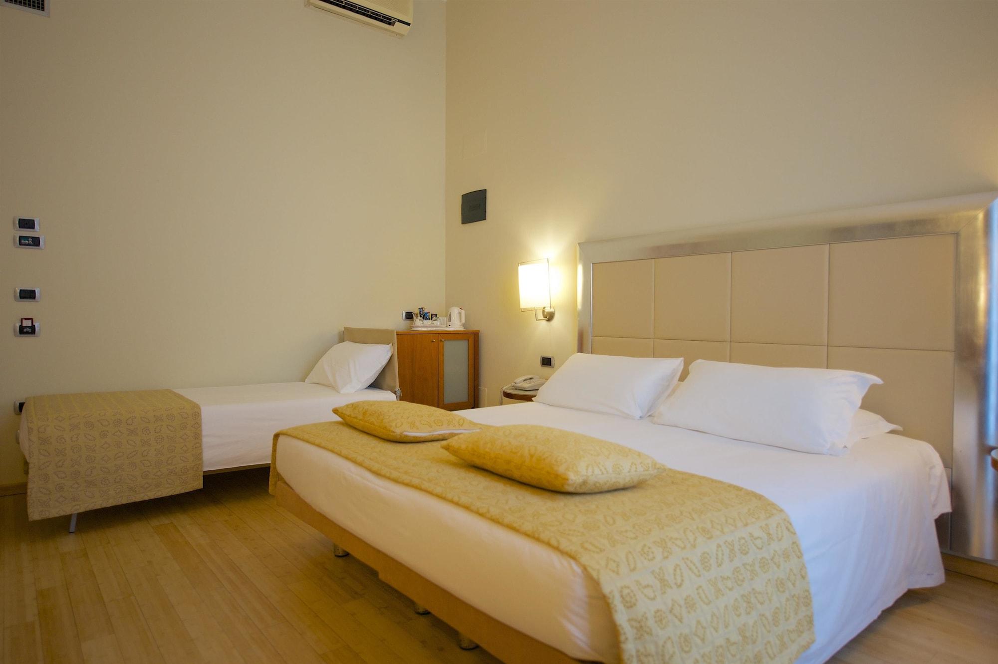 Western Crystal Palace Hotel 4*