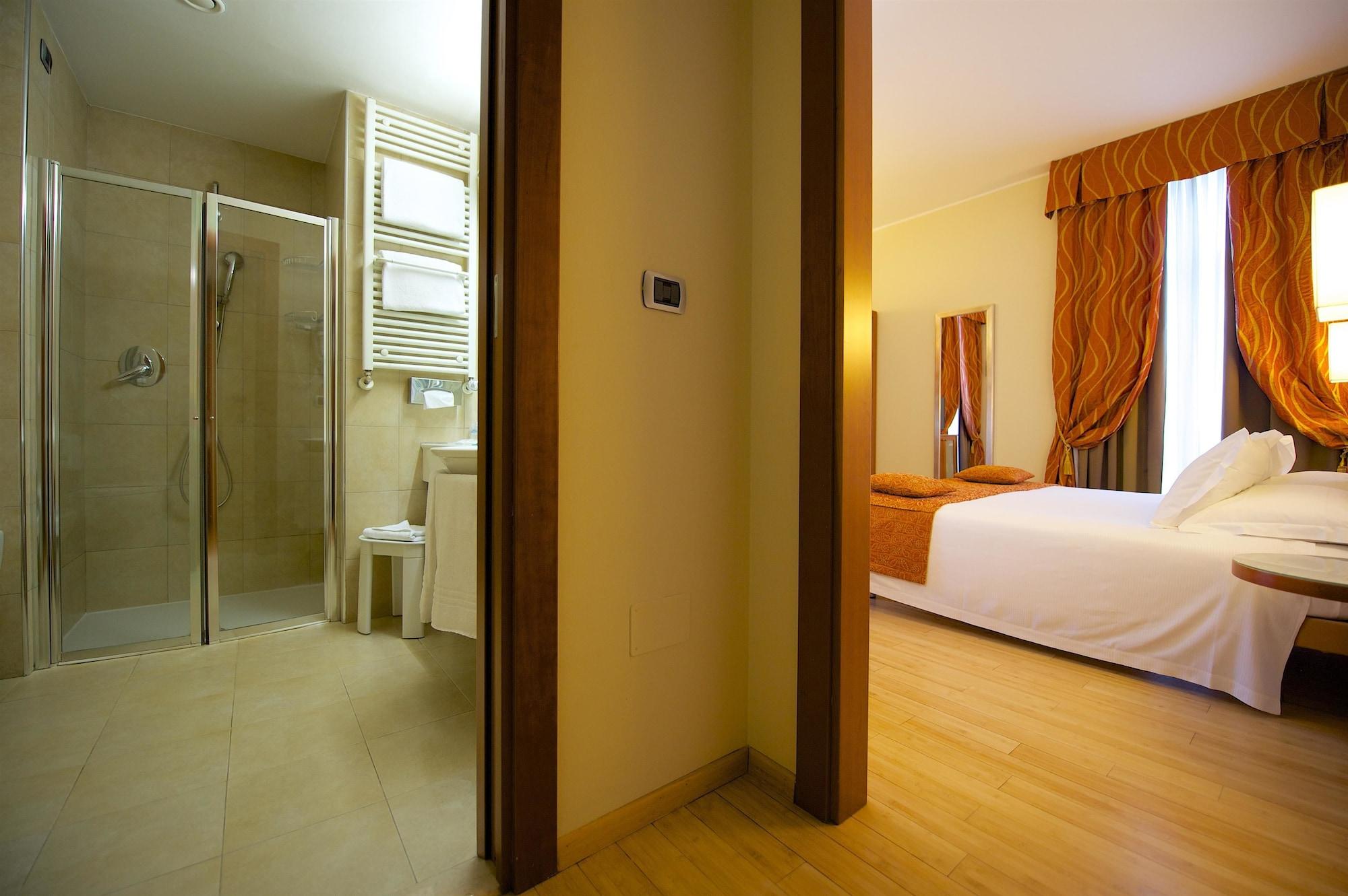 Western Crystal Palace Hotel 4*